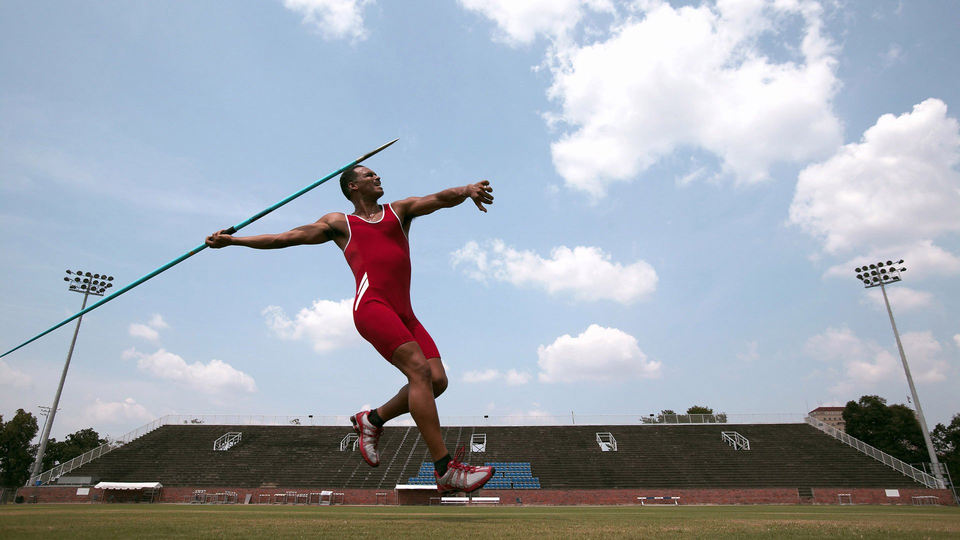 LEYU SPORTS中国官方网站-五大联赛是否出现进攻起点后移至中后场趋势，五大联赛开打